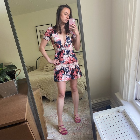 Short Sleeve Mini Dress - Picture 4 of 9